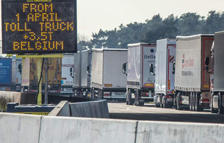 Nederlandse truckers rijden langere routes om te besparen op tol België