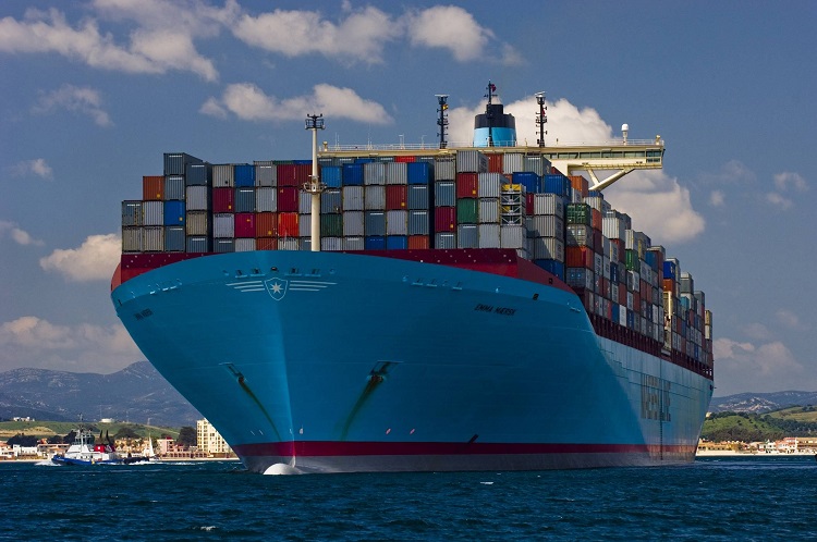 Megacontainerschepen zetten koers naar de Rotterdamse haven